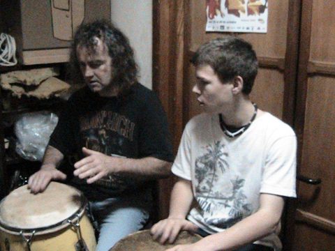Clases y talleres de tambor, percusión y batería con Ruy López Nussa